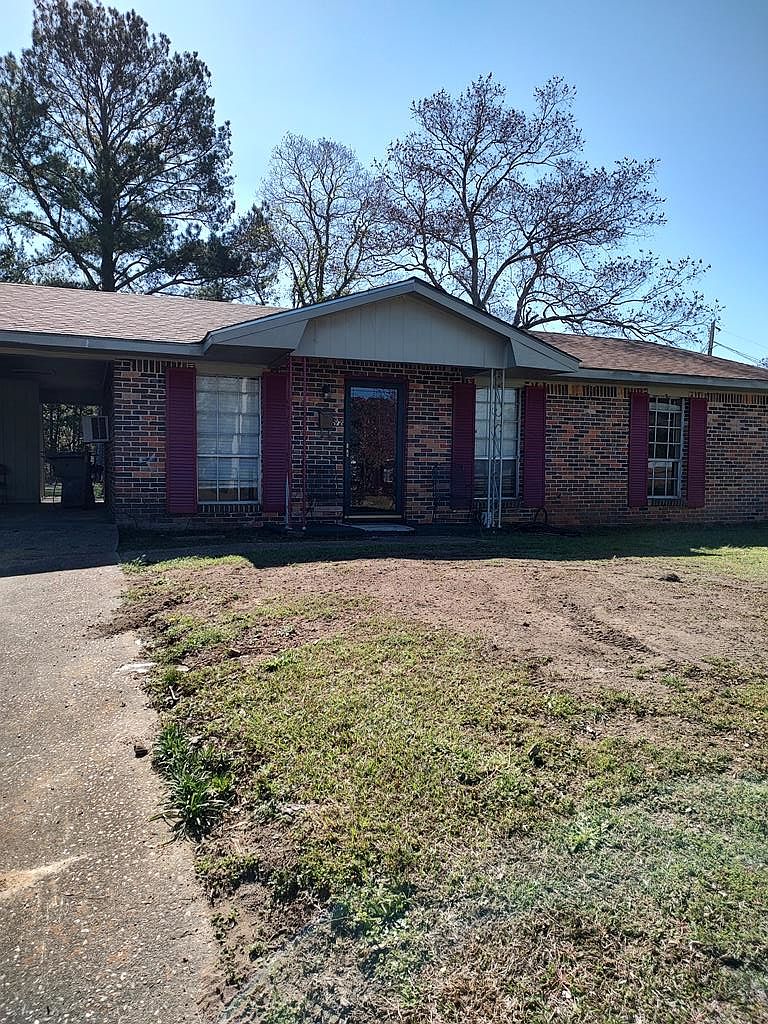 92 Court St, Luverne, AL 36049 Zillow