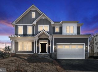 9001 Ridge Ln, Vienna, VA 22182