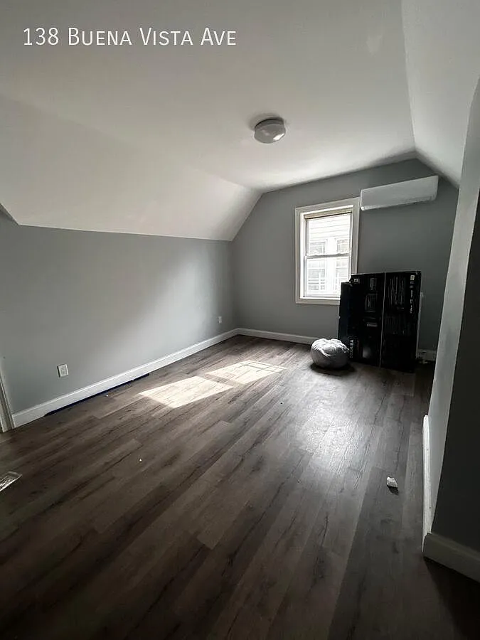 2 bed, $2,400 — Photo 3