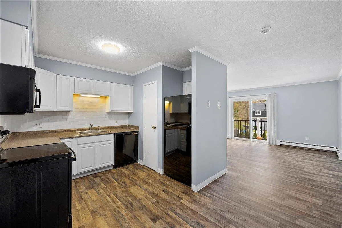 2 bed, 895 sqft, $2,400 — Photo 3