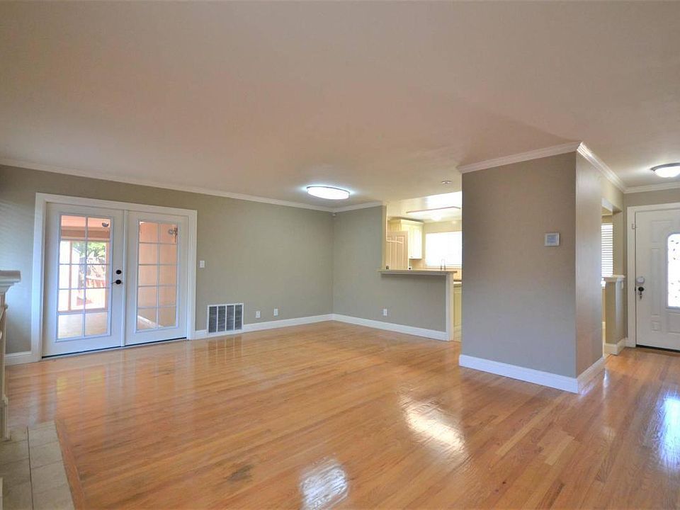1st image of 926 Bermuda Dr
