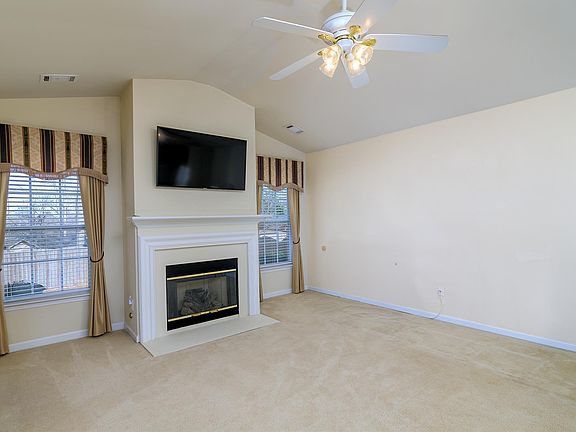 3rd image of 109 Ridgebrook Way