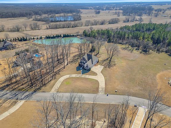 3rd image of 9450 Manor Way