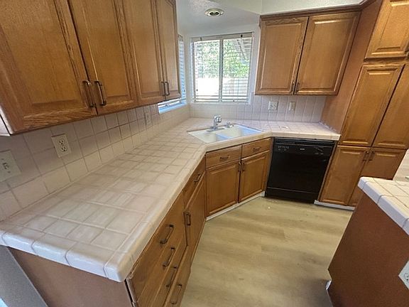 5th image of 6010 W Cambridge Ave
