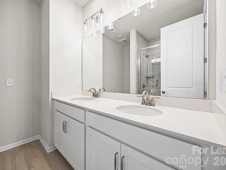 5640 Kingspan Dr — Photo 20