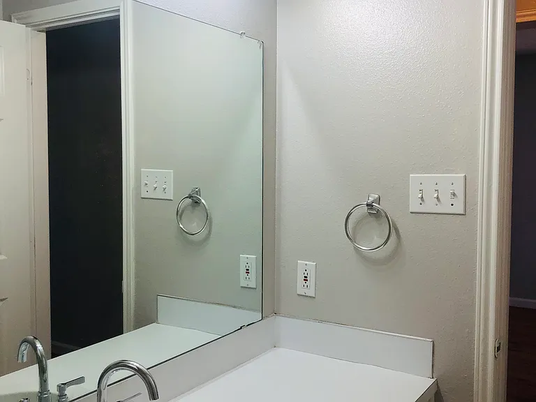 Guest has single sink, bath and shower combo