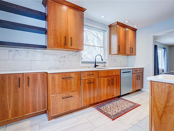 3rd image of 155 Berwick Rd