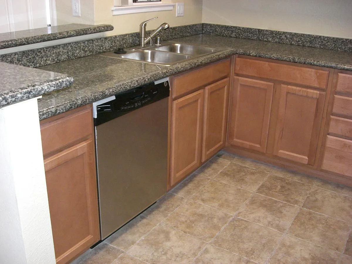 2 bed, 825 sqft, $1,699 — Photo 2