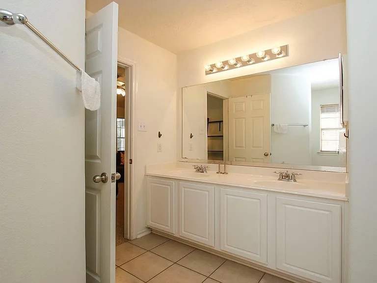 191 N Burberry Park Cir — Photo 21