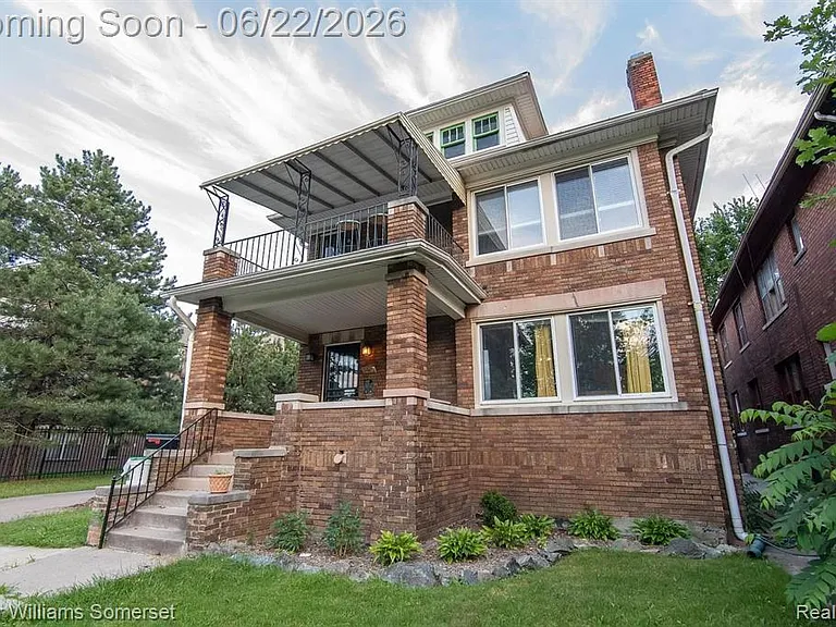 2257 Blaine St — Photo 1