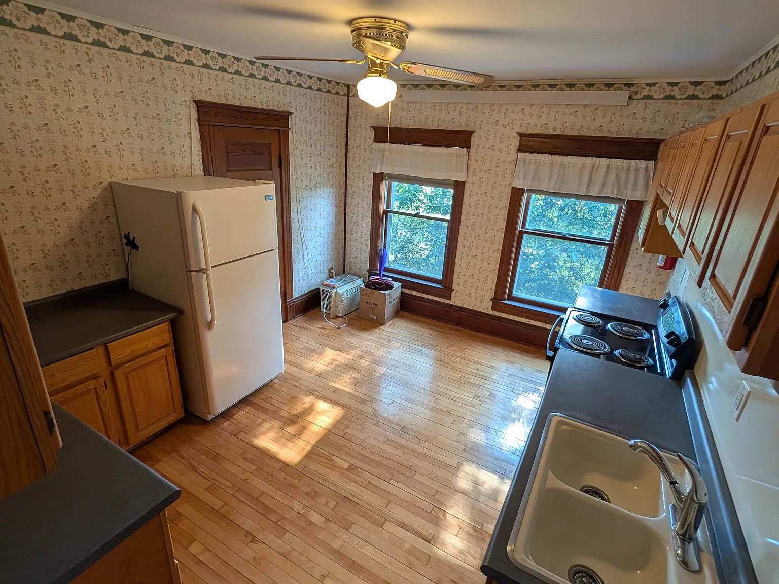 2 bed, 1500 sqft, $625 — Photo 3