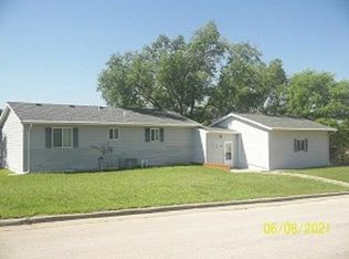 810 S 14th St, Hot Springs, SD 57747