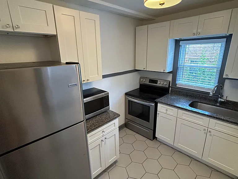 1724 Laurel Ave #1 — Photo 5