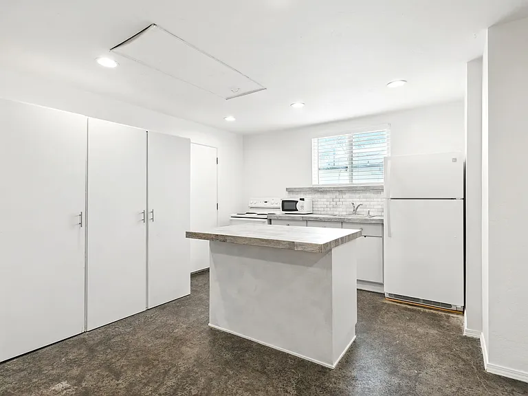 835 Dewitt Ave #B — Photo 6