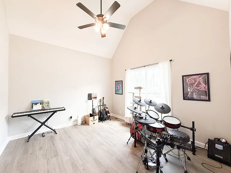 1597 Malone Way — Photo 2