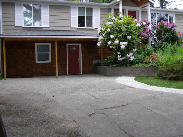 484 Grow Pl NW, Bainbridge Island, WA 98110