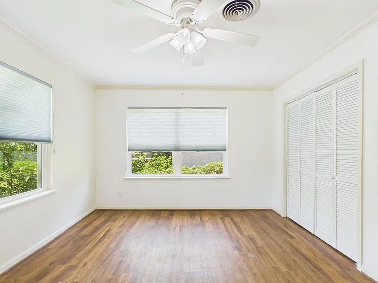 1206 Crenwelge Dr — Photo 18