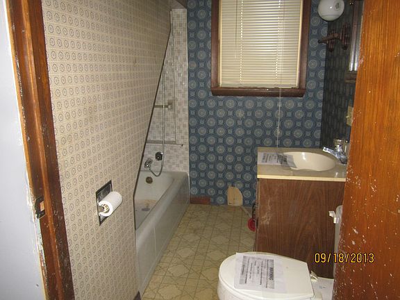 5th image of 215 N Liberty St