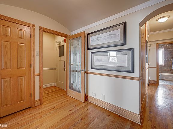 4th image of 1321 E 56th St APT 12