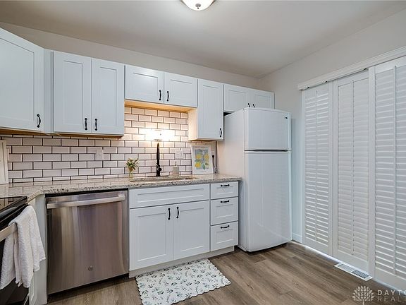 5th image of 62 Twin Lakes Dr