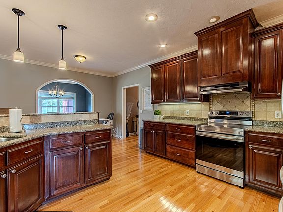 5th image of 2705 Oak Grove Rd