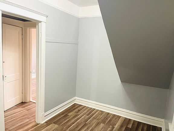 4th image of 4423 S Artesian Ave #1