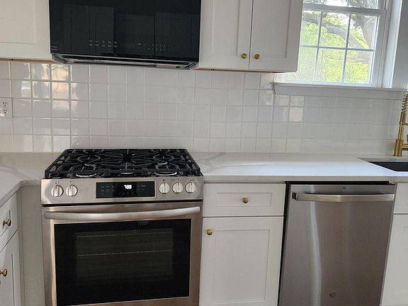 4th image of 2604 S Spring St