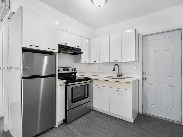 730 NE 128th St #7 — Photo 4