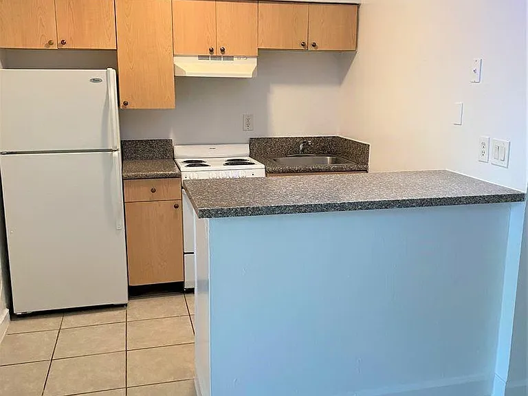 715 SW 14th Ave #2 — Photo 6