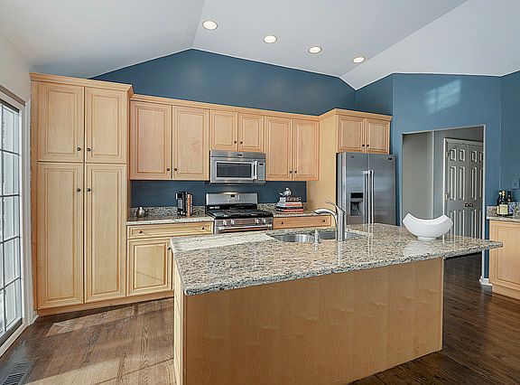 5th image of 326 Turnberry Ln