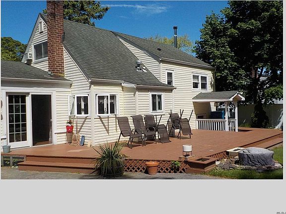 4th image of 17 Lake Park St