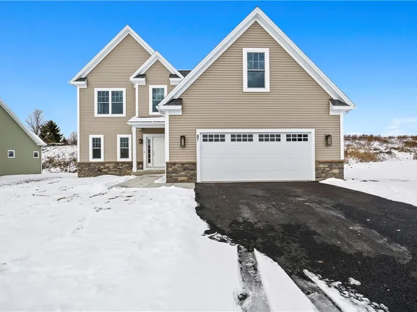 87 Chatwood Ln, Henrietta, NY 14467