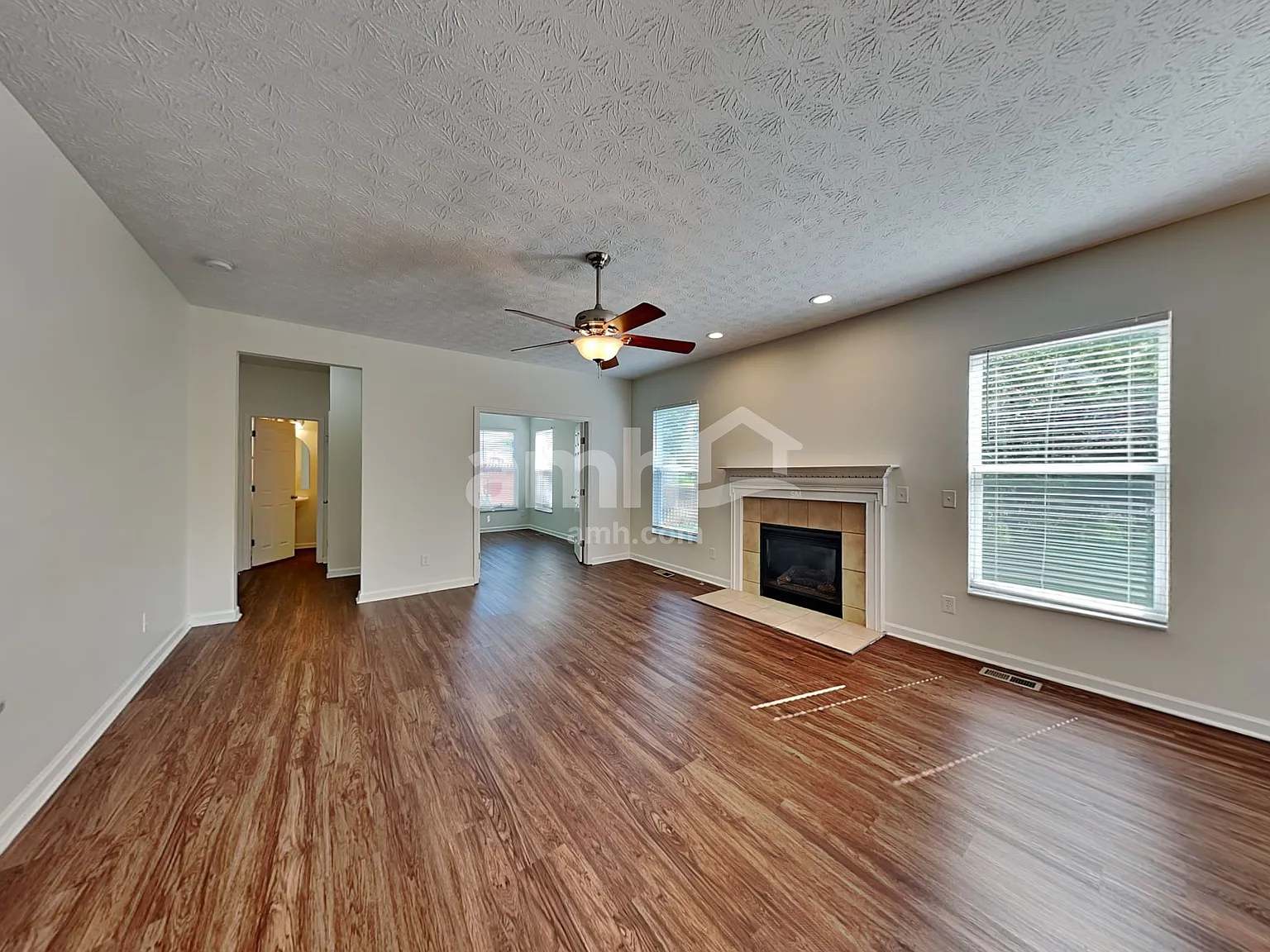 3 bed, 2.5 bath, 1894 sqft, $2,615 — Photo 4