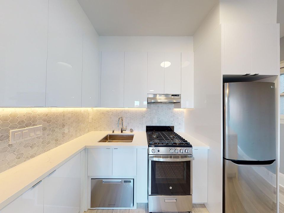 1st image of 940 Hayes St #27