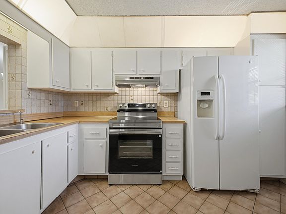 5th image of 2960 SW 22nd Ave #8120