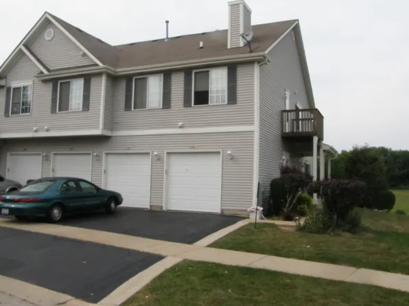 1080 Castleshire Dr, Woodstock, IL 60098