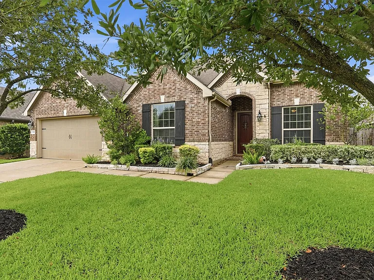 12911 Chatfield Manor Ln — Photo 2