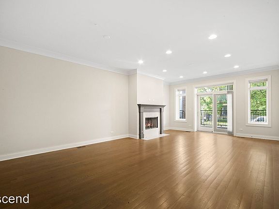 3rd image of 1513 W Diversey Pkwy #11592842