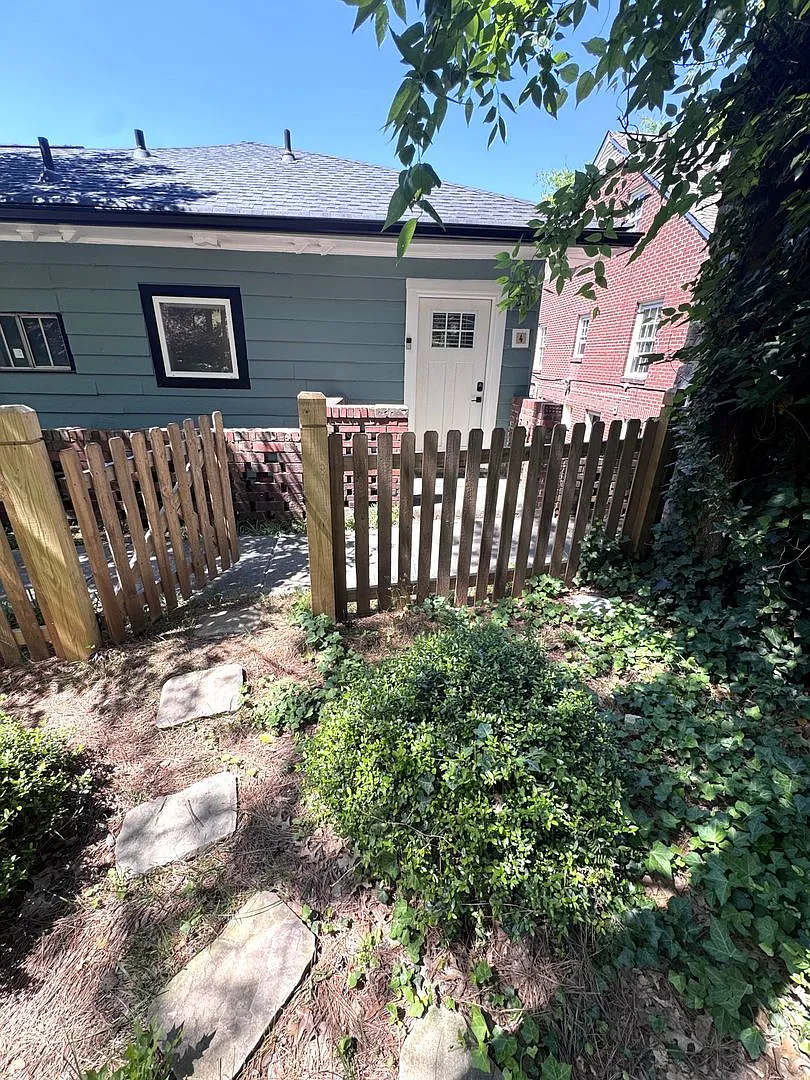 681 Angier Ave NE — Photo 1