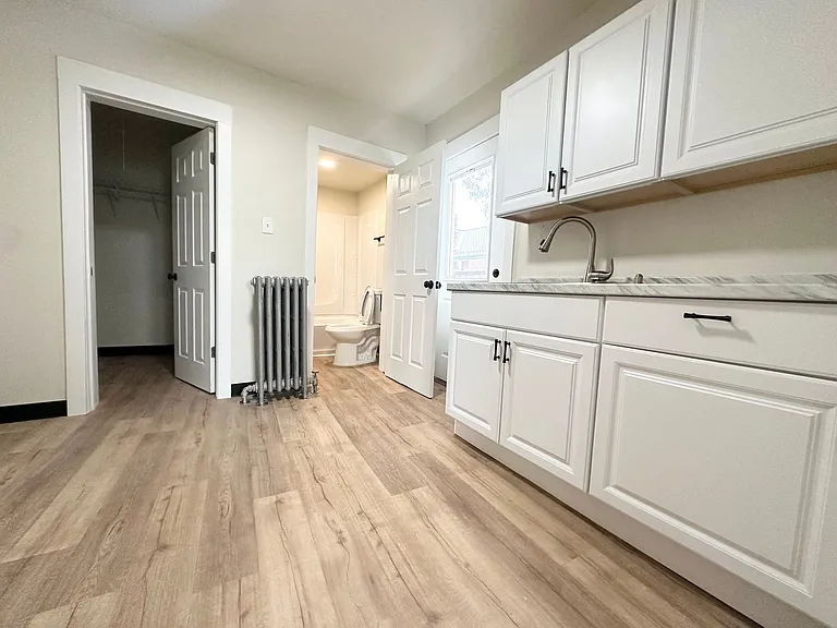113 S Monroe Ave — Photo 4