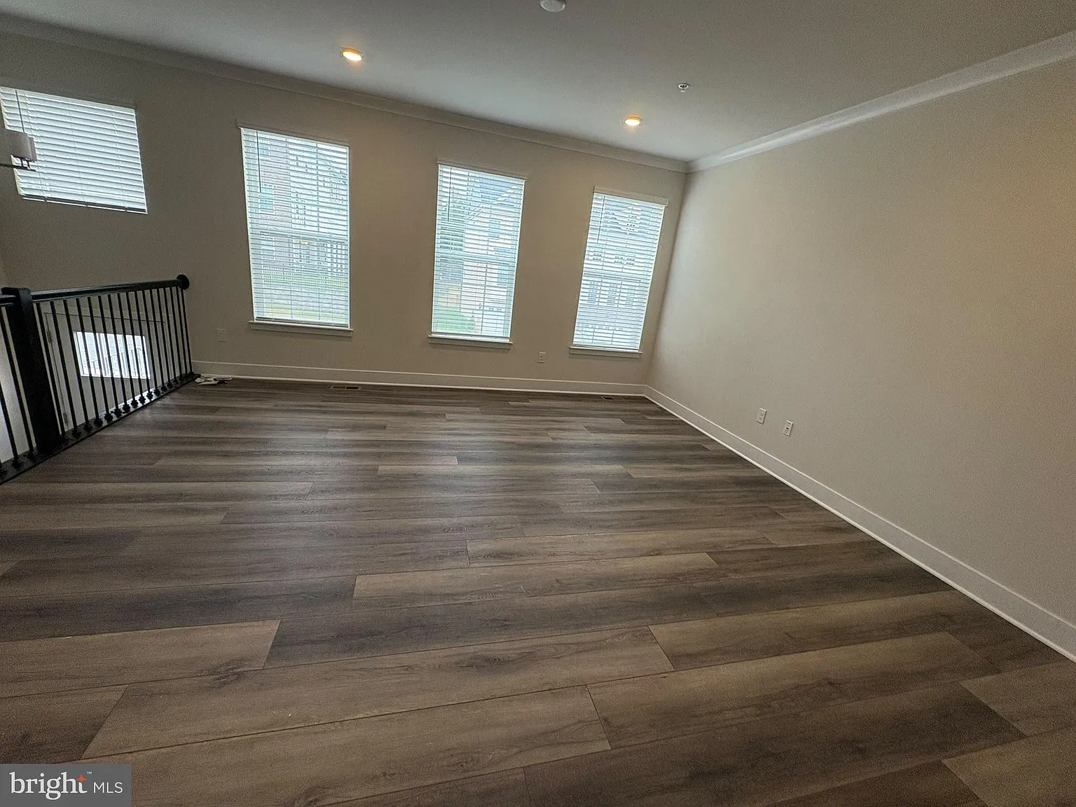 4 bed, 3.5 bath, 2700 sqft, $3,670 — Photo 4