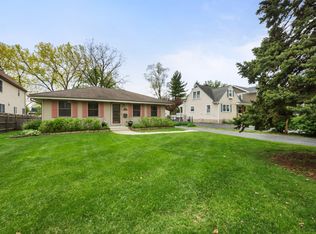29 W Goebel Dr, Lombard, IL 60148
