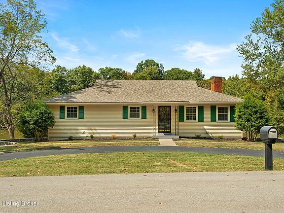 3rd image of 394 Cove Rd