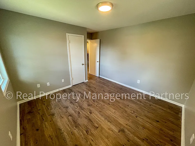 3920 Camelot Dr SE — Photo 13