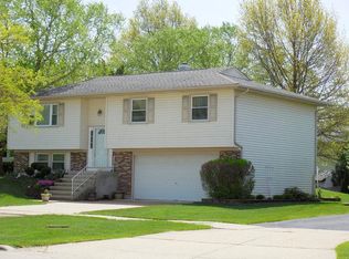 1215 Freeman Rd, Hoffman Estates, IL 60192