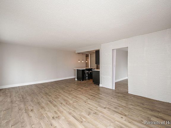 5th image of 801 S Plymouth Ct APT 512