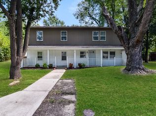 6 NE Castle Ct, Lees Summit, MO 64063