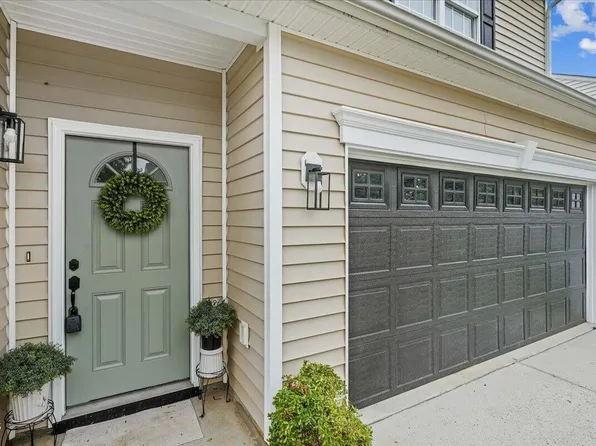 112 Smith Rock Dr, Holly Springs, NC 27540