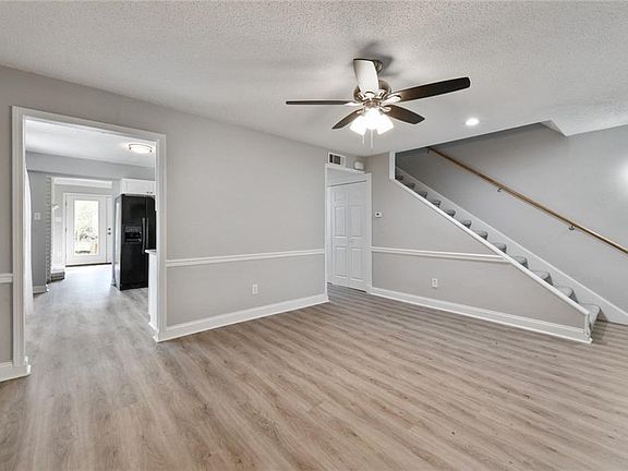 3rd image of 1 Houmas Pl APT A