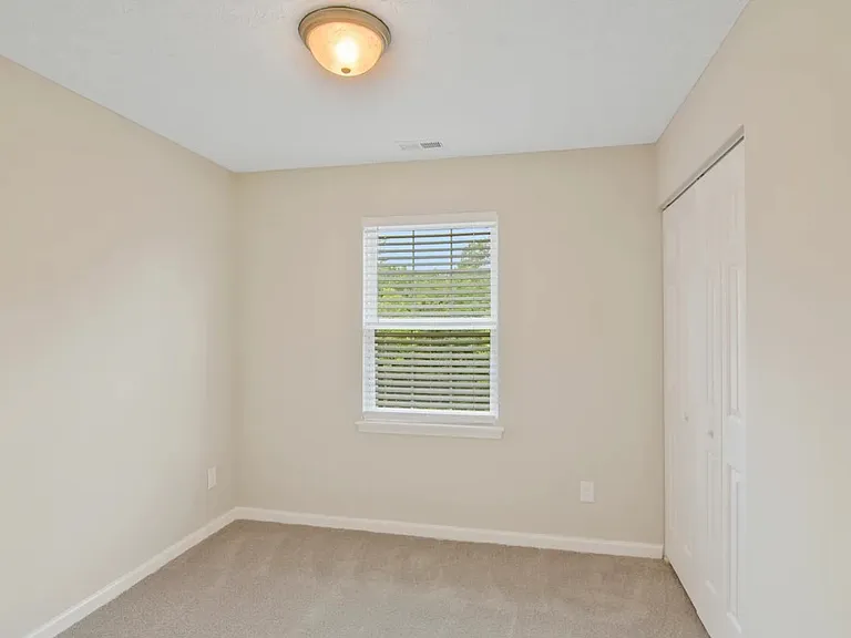 109 Knightwood Dr — Photo 9